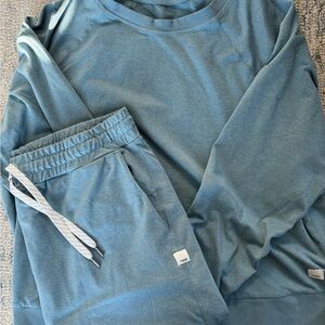 Vuori Performance Joggers Long and Halo Crewneck Sweatshirt